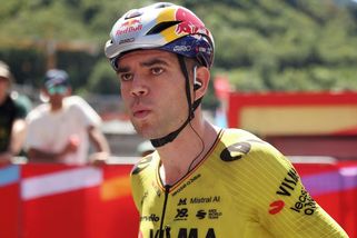 Van Aert ztratil při finiši brýle a prosil: Vraťte mi je, nejsem Pogačar, který má každý den nové - Sport.cz